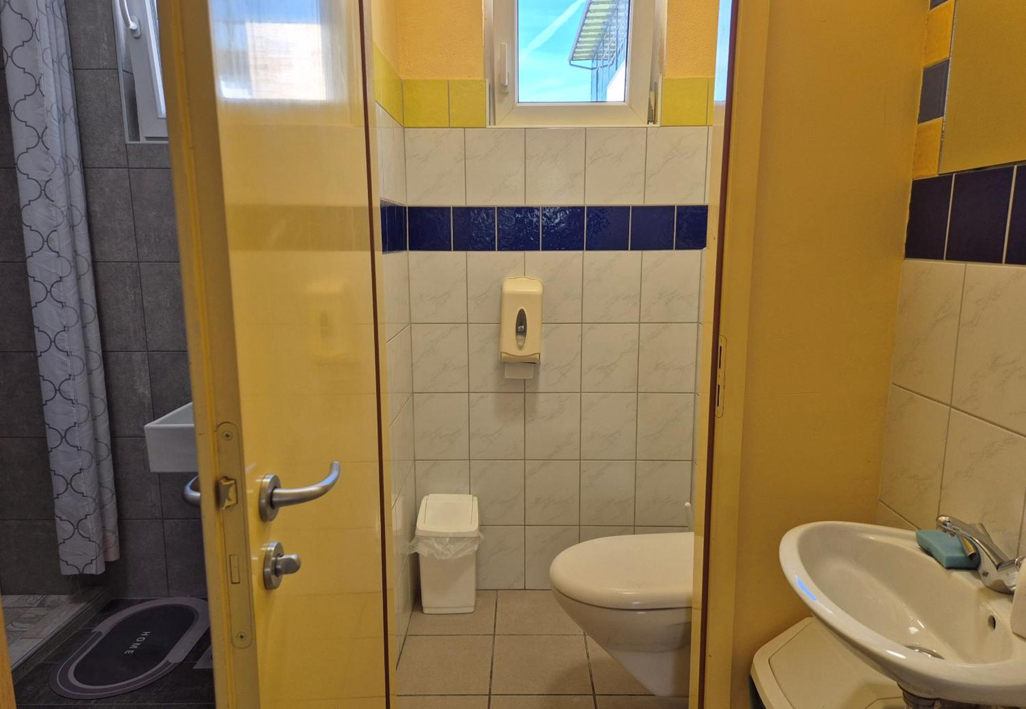 Bled Lesce Station Rooms And Beds 外观 照片