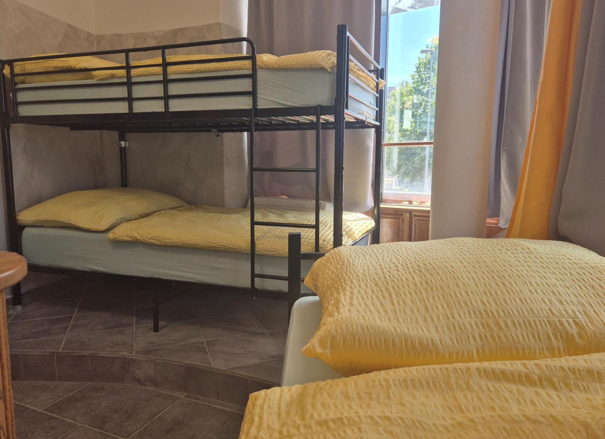Bled Lesce Station Rooms And Beds 外观 照片